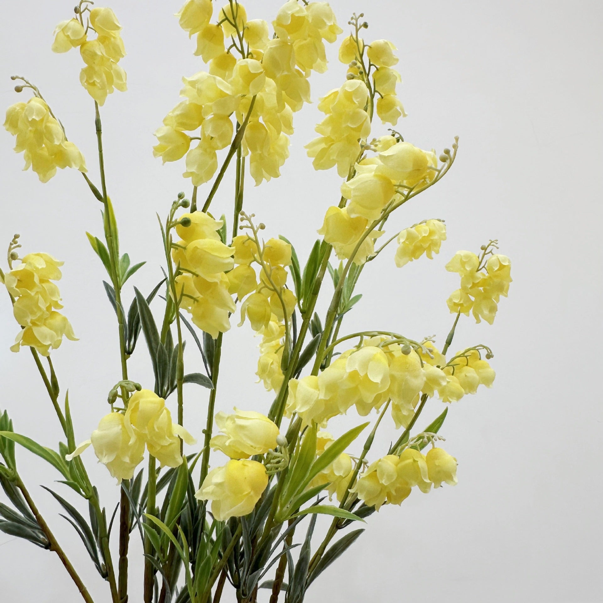 Artificial Flowers High-Quality Lily of the Valley Flowers INS Style Spring and Summer Dining Table Decoration Tabletop Ornament Room Home Decoration Wedding Engagement Birthday Graduation Celebration Festival Event Party Scene Decoration