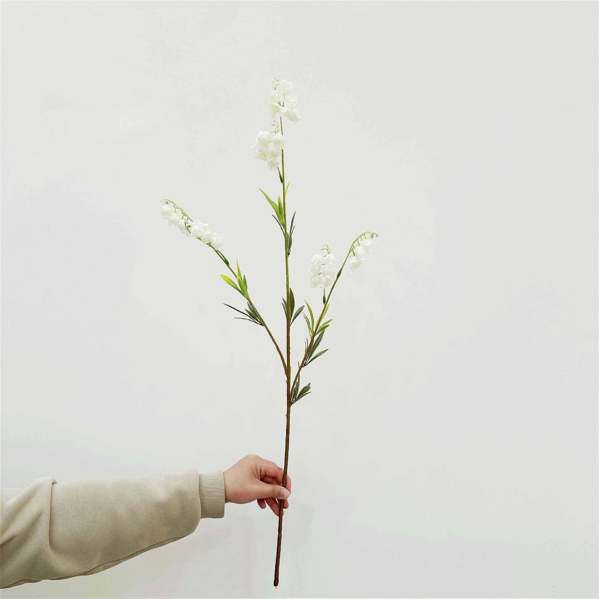 Artificial Flowers High-Quality Lily of the Valley Flowers INS Style Spring and Summer Dining Table Decoration Tabletop Ornament Room Home Decoration Wedding Engagement Birthday Graduation Celebration Festival Event Party Scene Decoration