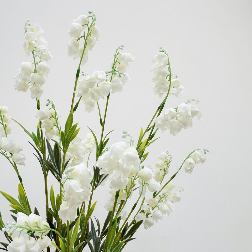 Artificial Flowers High-Quality Lily of the Valley Flowers INS Style Spring and Summer Dining Table Decoration Tabletop Ornament Room Home Decoration Wedding Engagement Birthday Graduation Celebration Festival Event Party Scene Decoration