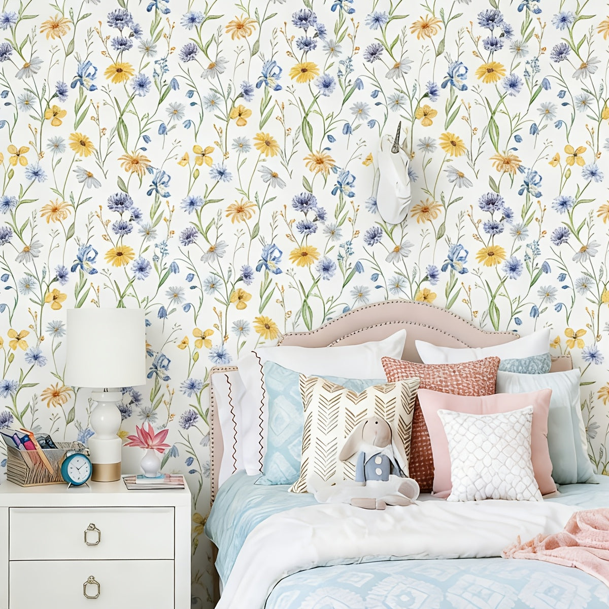 Various Flowers Wallpaper, Blue Cornflower Daisy Contact Paper, Colorful Botanical Floral Peel And Stick Wall Decor, Self Adhesive Stickers, Removable Decal, Trimmable And Easy to Apply, Suitable for Home Decor And Room Backgrounds, 17.7x118 Inches