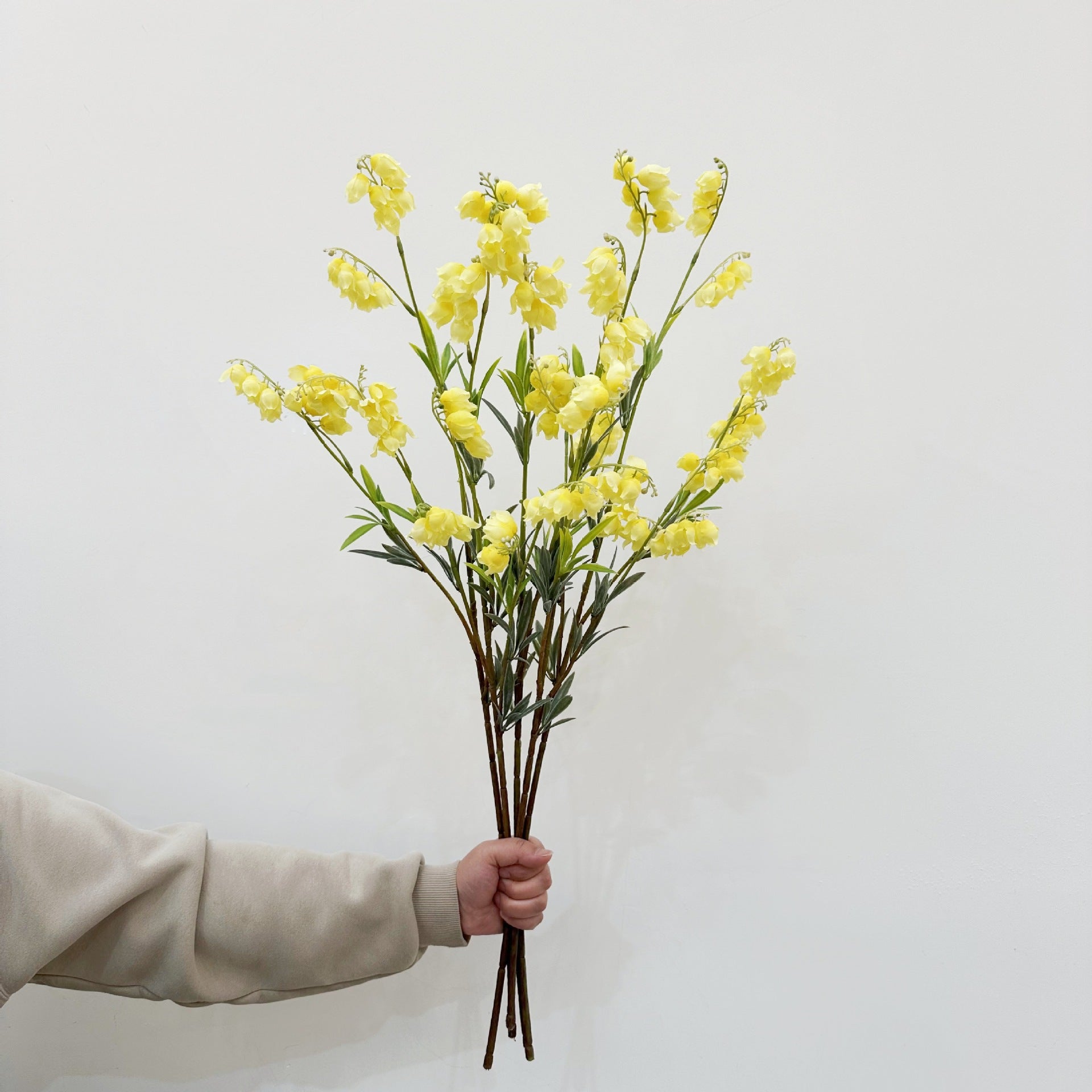 Artificial Flowers High-Quality Lily of the Valley Flowers INS Style Spring and Summer Dining Table Decoration Tabletop Ornament Room Home Decoration Wedding Engagement Birthday Graduation Celebration Festival Event Party Scene Decoration